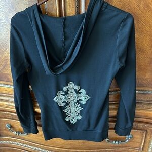 Hoodie T-shirt with front pocket and rhinestone Detail